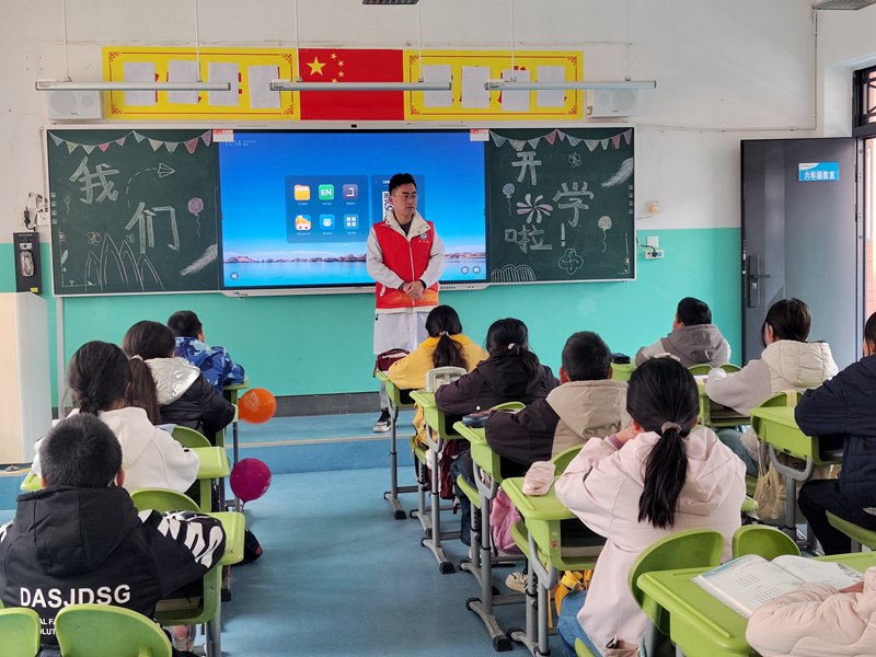 全市青少年“学雷锋”志愿服务月示范活动走进凤县唐藏..